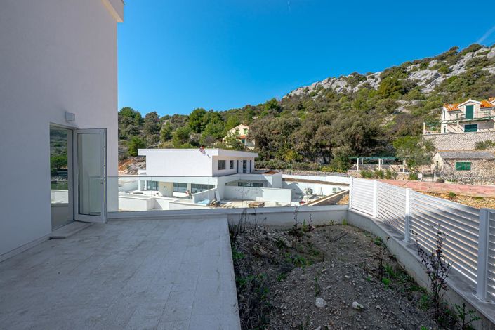 Image No.12-4 Bed Property for sale