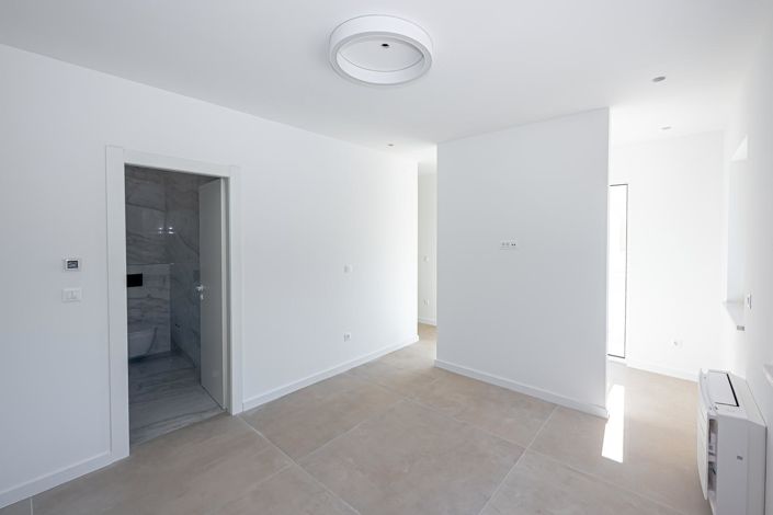 Image No.19-4 Bed Property for sale