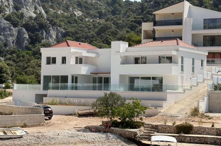 Image No.2-4 Bed Property for sale