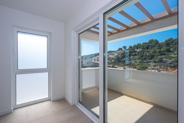 Image No.20-4 Bed Property for sale