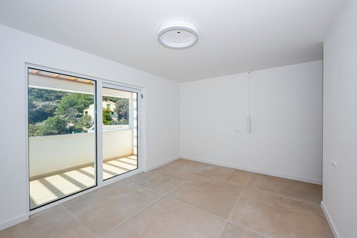 Image No.23-4 Bed Property for sale