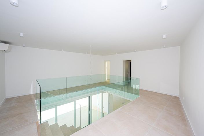Image No.24-4 Bed Property for sale