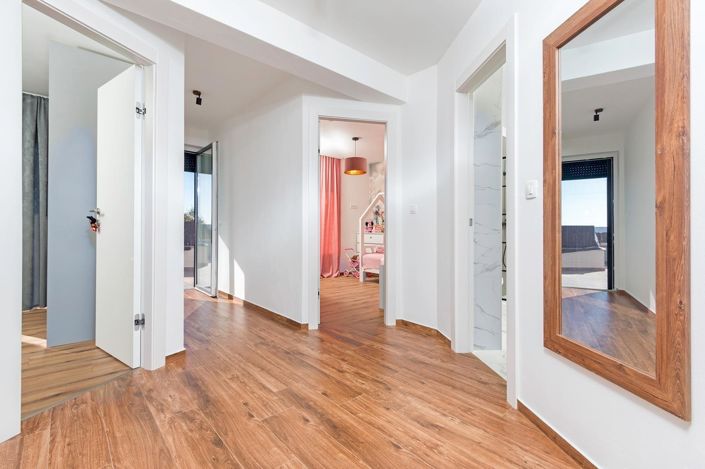 Image No.16-Propriété de 4 chambres à vendre à Šegotici