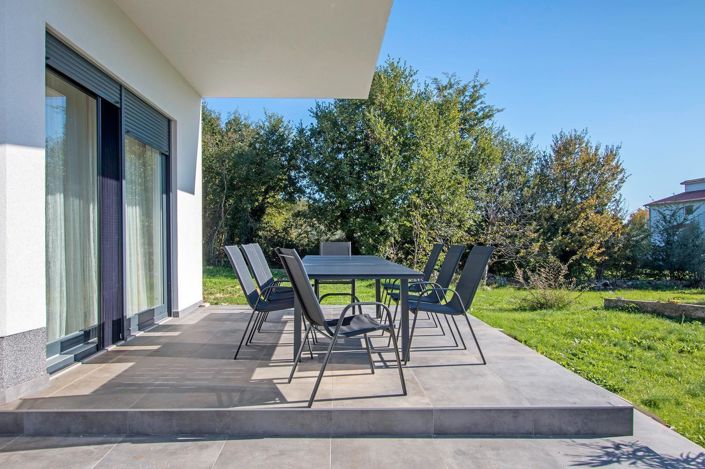 Image No.2-Propriété de 4 chambres à vendre à Šegotici
