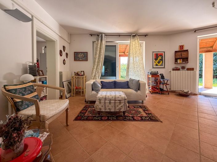 Image No.11-Propriété de 6 chambres à vendre à Banjole