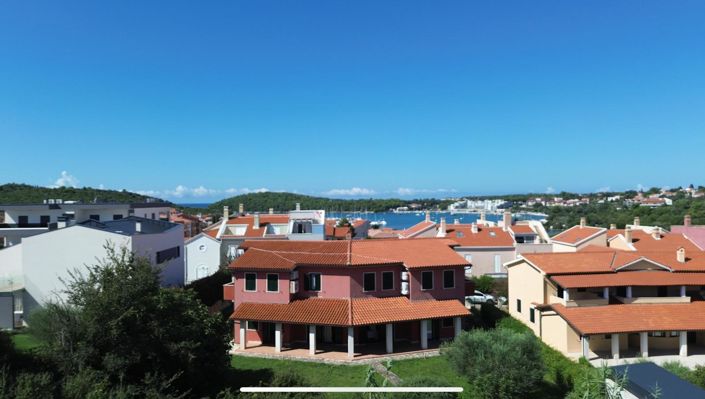 Image No.3-Propriété de 6 chambres à vendre à Banjole