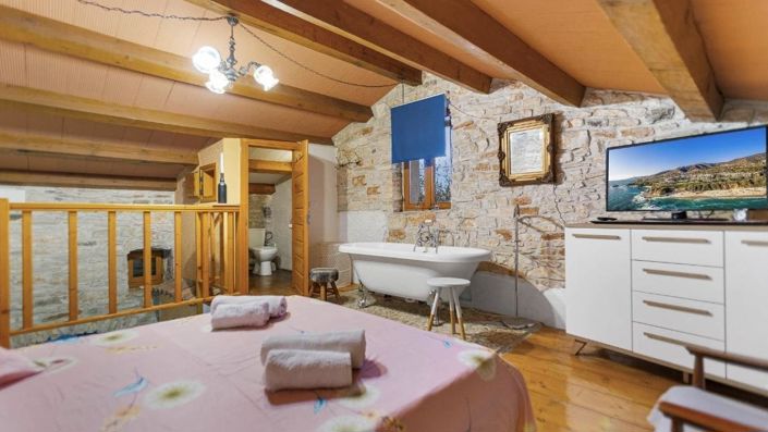 Image No.19-3 Bed Property for sale