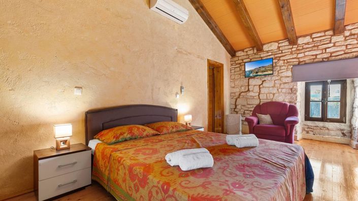 Image No.20-3 Bed Property for sale