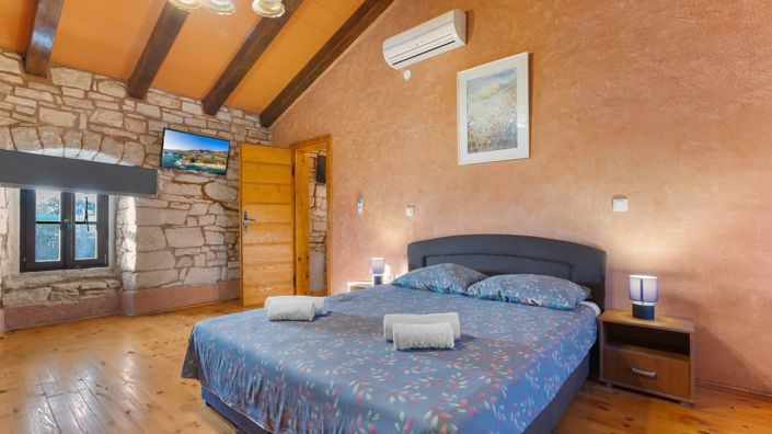 Image No.25-3 Bed Property for sale