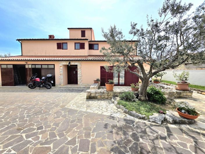 Image No.6-Propriété de 5 chambres à vendre à Galižana