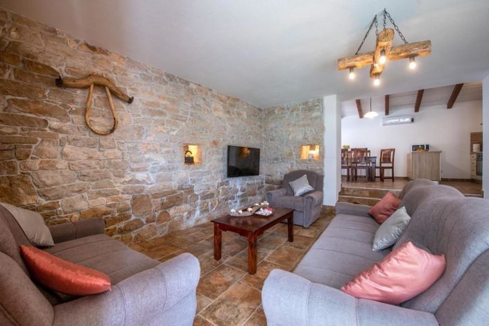 Image No.12-4 Bed Property for sale