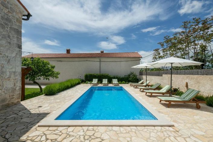 Image No.2-4 Bed Property for sale