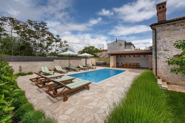 Image No.6-4 Bed Property for sale