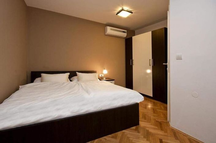 Image No.16-6 Bed Property for sale