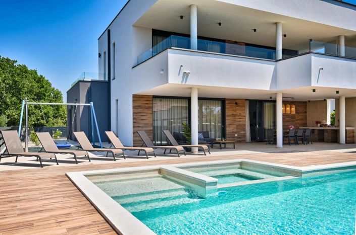 Image No.3-4 Bed Property for sale