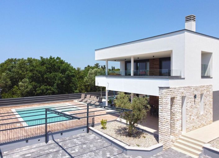 Image No.4-4 Bed Property for sale