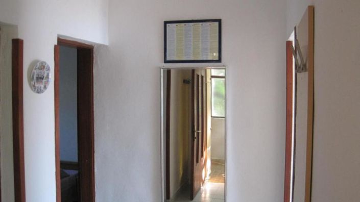 Image No.17-6 Bed Property for sale
