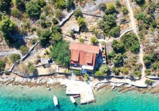 Image No.20-6 Bed Property for sale