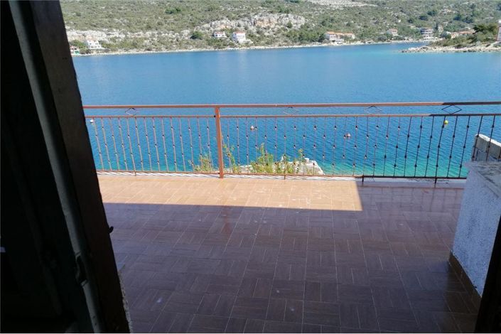 Image No.21-6 Bed Property for sale