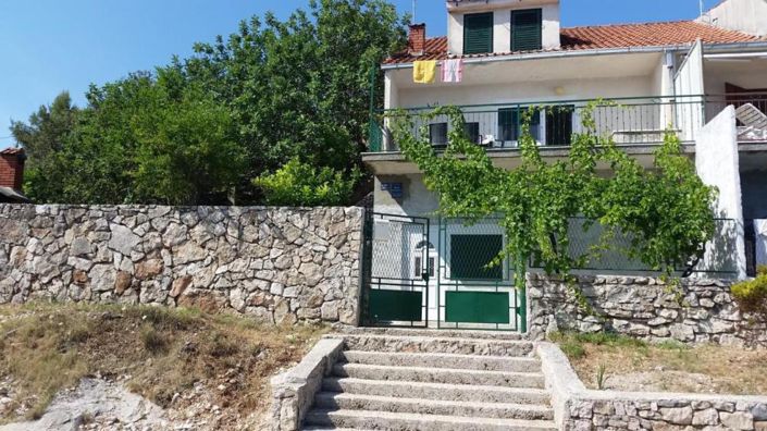 Image No.9-6 Bed Property for sale