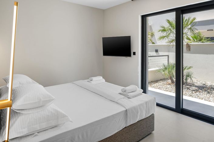 Image No.15-4 Bed Property for sale