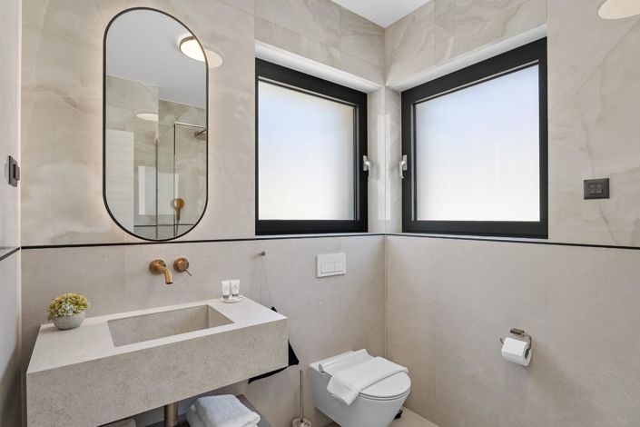 Image No.20-4 Bed Property for sale