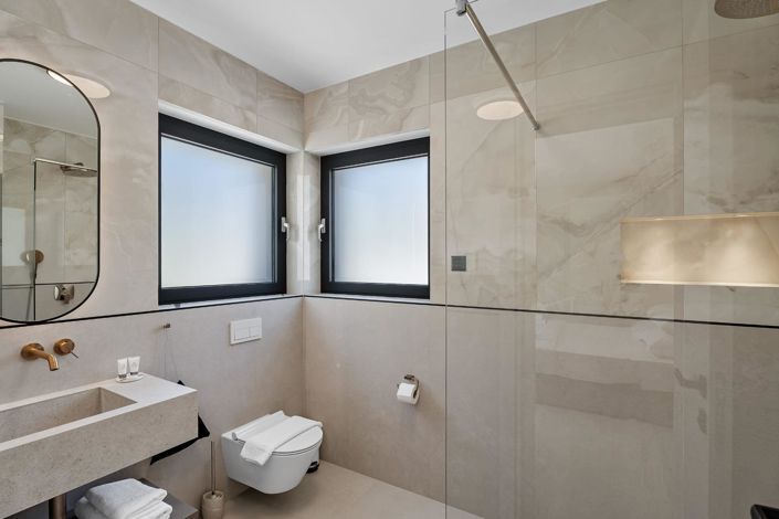 Image No.21-4 Bed Property for sale