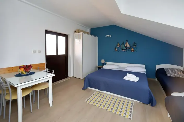 Image No.10-10 Bed Property for sale