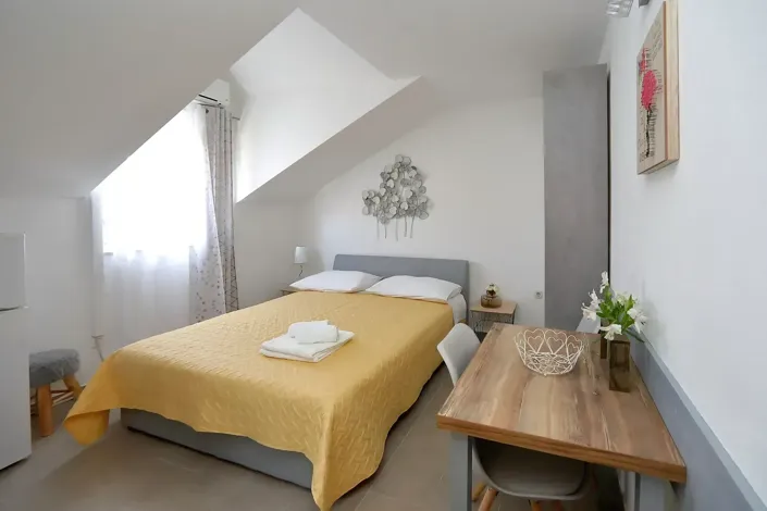 Image No.13-10 Bed Property for sale