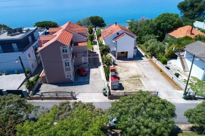 Image No.3-10 Bed Property for sale
