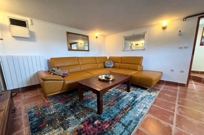 Image No.10-3 Bed Property for sale