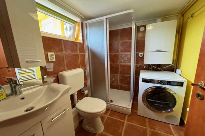 Image No.13-3 Bed Property for sale