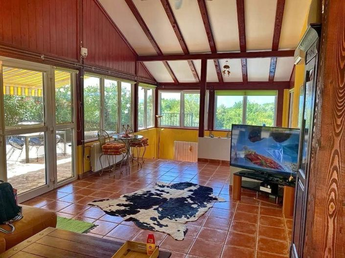 Image No.8-3 Bed Property for sale
