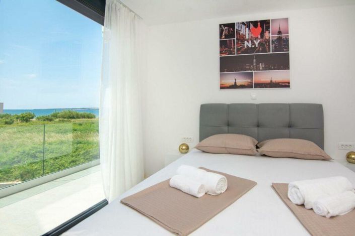 Image No.3-4 Bed Property for sale