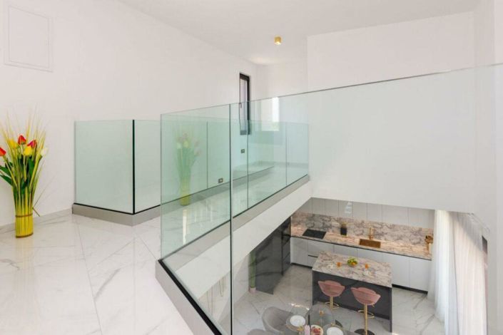 Image No.5-4 Bed Property for sale