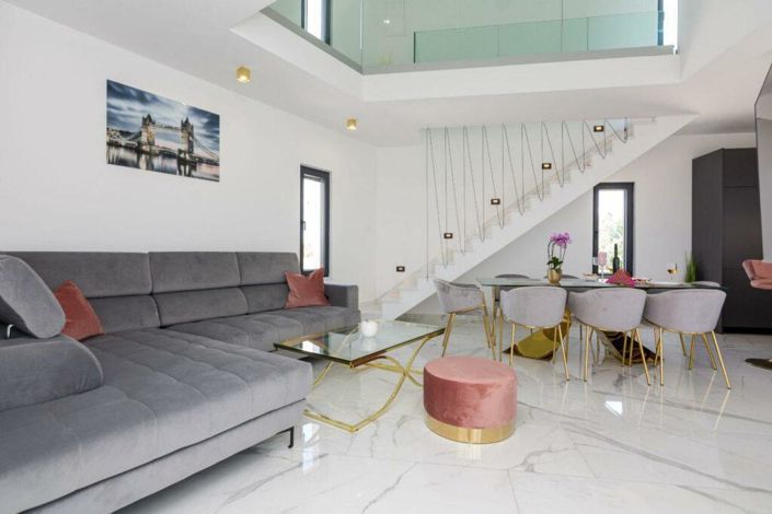 Image No.9-4 Bed Property for sale