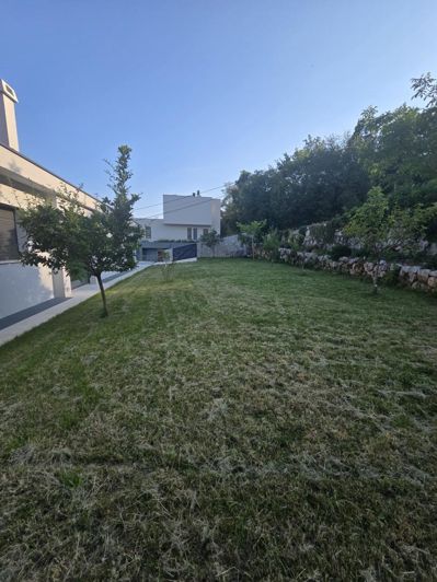 Image No.19-5 Bed Property for sale