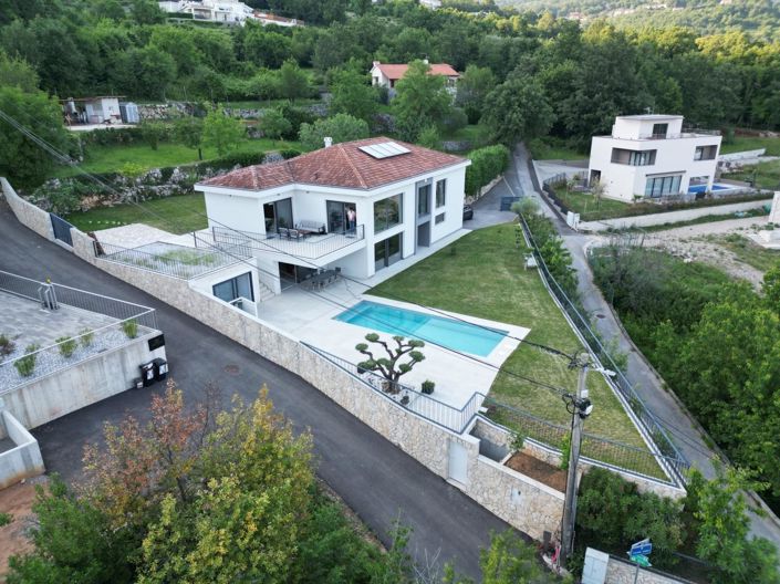 Image No.6-5 Bed Property for sale