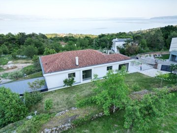 157096-592209
