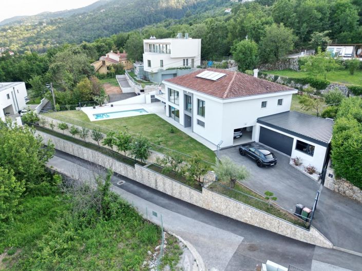 Image No.8-5 Bed Property for sale