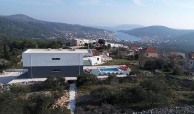 1 - Marina, Propriété