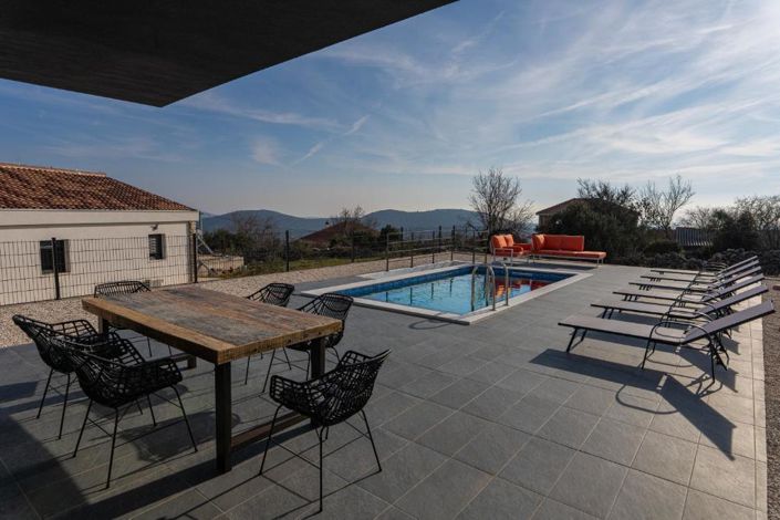 Image No.18-3 Bed Property for sale
