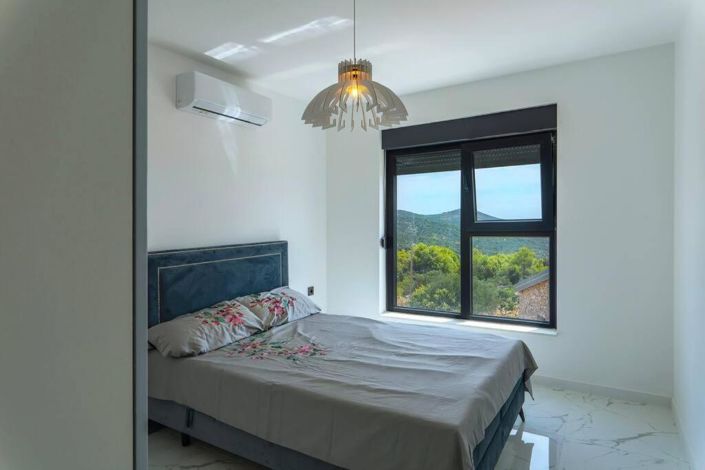Image No.19-3 Bed Property for sale