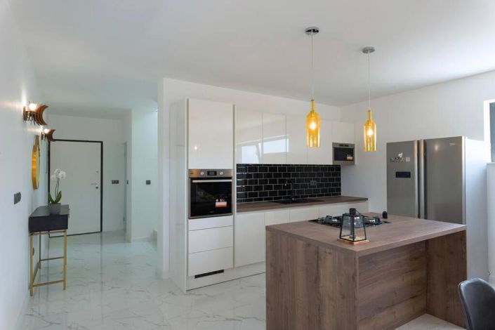 Image No.24-3 Bed Property for sale