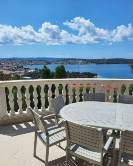 Image No.3-Propriété de 6 chambres à vendre à Ciovo