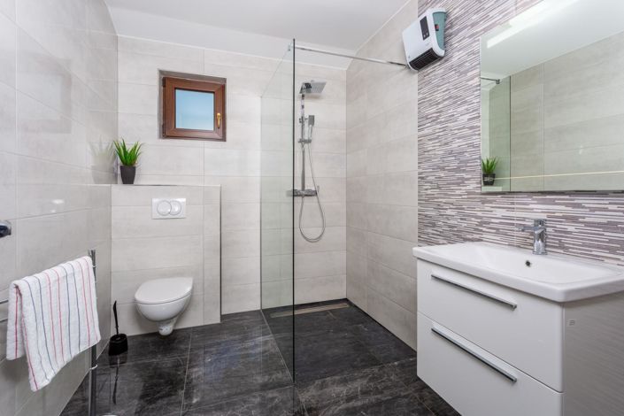 Image No.16-3 Bed Property for sale