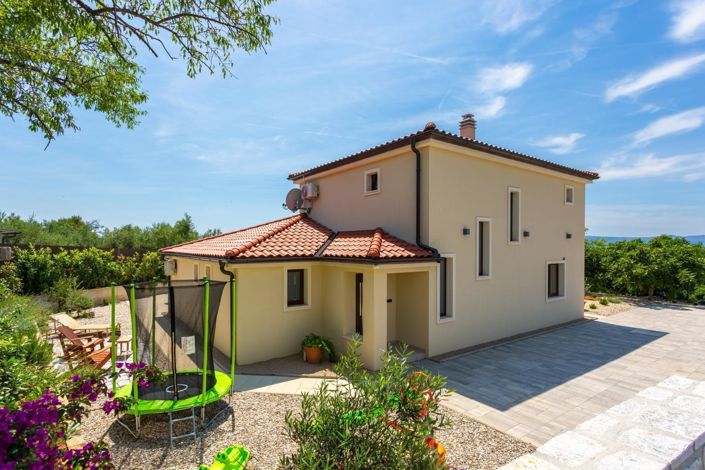 Image No.18-3 Bed Property for sale