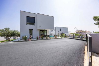 157287-593160