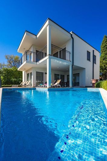 Image No.16-6 Bed Property for sale