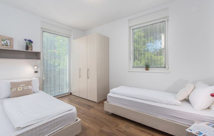 Image No.19-6 Bed Property for sale